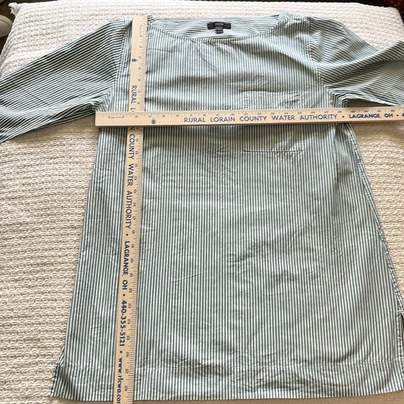 J Crew 6T pin stripe tunic top, fold back 3 button cuff, boat neck, side slits - Picture 5 of 10
